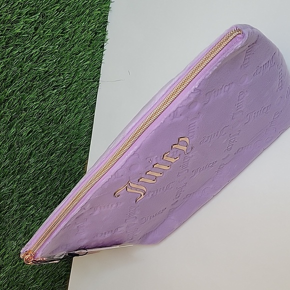 NWT JUICY COUTURE Travel Cosmetic Makeup Bag ,Wedge Pouch, Velour Lavender - Picture 6 of 17